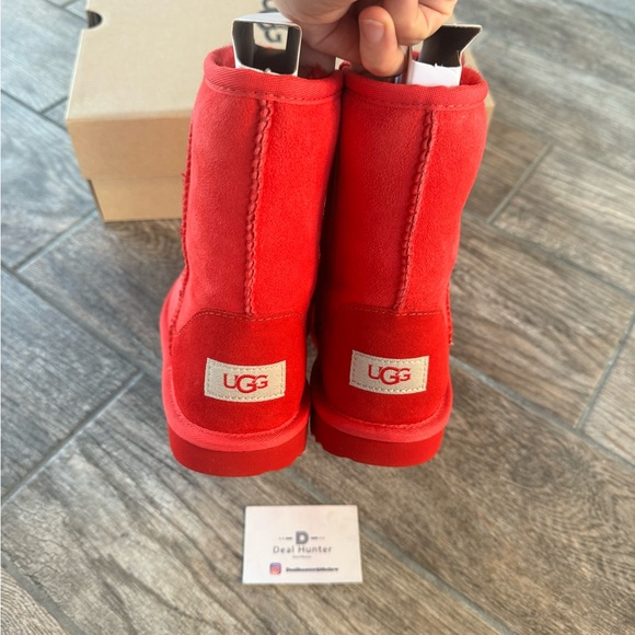 Brand New UGG Class II Boots Samba Red Big Kids - Picture 9 of 13